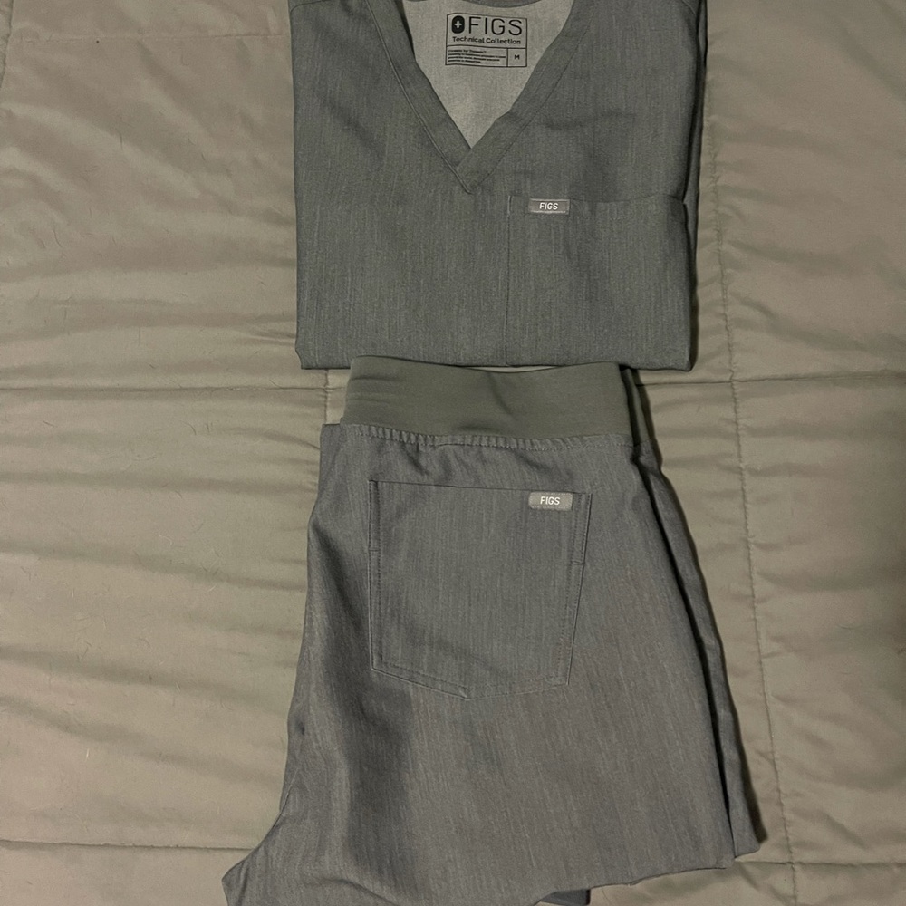 Catarina Scrub Top & Zamora Jogger Scrub Bottoms